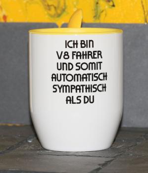 Weiße Tasse mit Spruch  "ICH BIN V8 FAHRER UNS SOMIT SYMPATISCHER ALS DU"